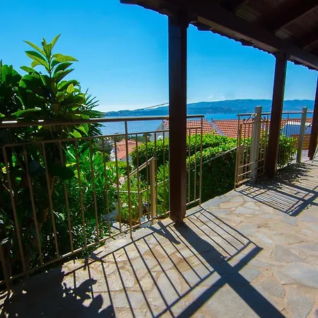 Irilena And Lejlighed Lassi (Kefalonia)