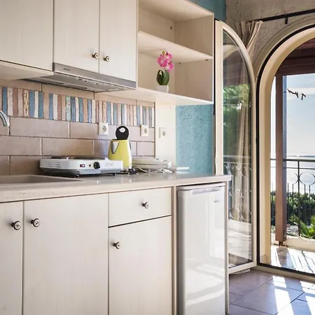 Irilena And Lejlighed Lassi (Kefalonia)